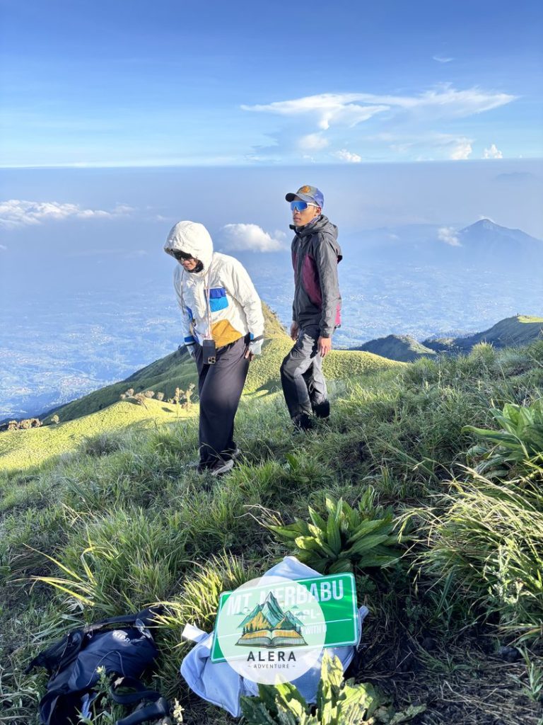 Menguak Bahaya Mendaki Gunung Sistem Tektok bagi Pemula: Risiko, Persiapan, dan Solusi Aman